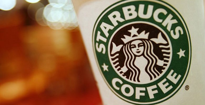 Starbucks s’installe à Angers avec ses objets publicitaires